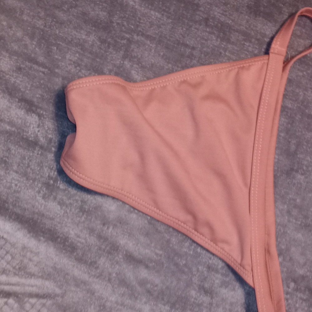 Bikini - Picture 3 of 7